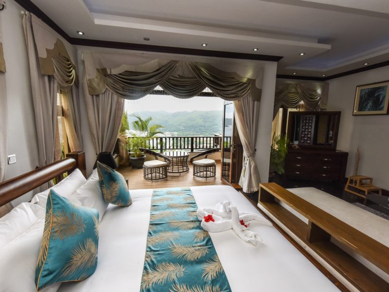 Deluxe Suite with Sea View 2 Adults (includes Breakfast)
