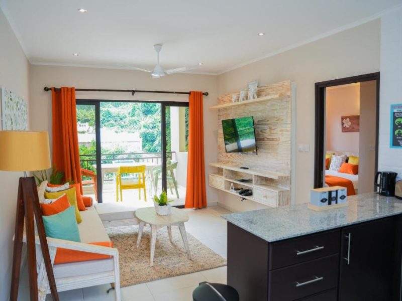 Apartment with Mountain View